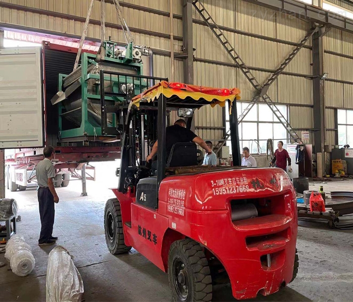 滾筒刮板裝車1.jpg 滾筒刮板裝車1.jpg