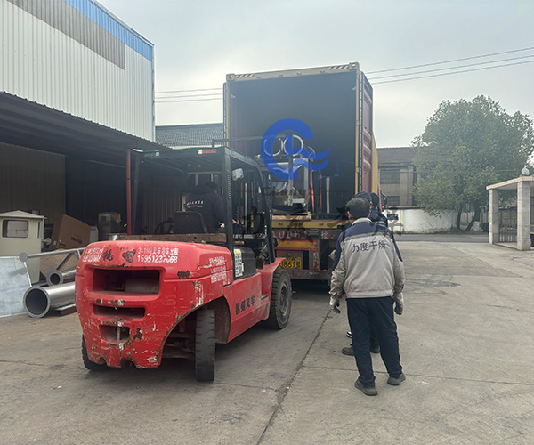 《300型沸騰制粒機發貨了》——2024圓滿收官，2025砥礪前行！